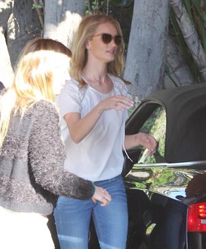 Rosie Huntington Whiteley - Running errands in West Hollywood (13.02.2013) 