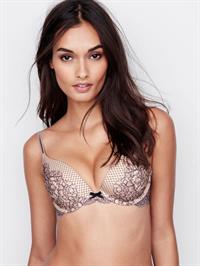 Gizele Oliveira in lingerie