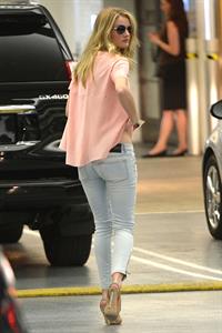 Rosie Huntington-Whiteley lunch at Soho House in LA 3/13/13 