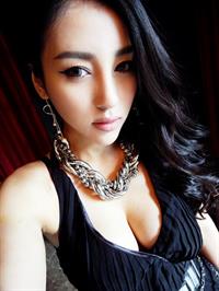 Hu Meng Yuan taking a selfie