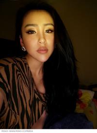 Hu Meng Yuan taking a selfie