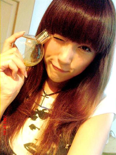 Hu Meng Yuan taking a selfie