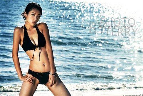 Hu Meng Yuan in a bikini