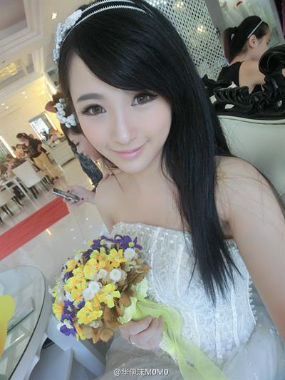 Hua Yi Mo taking a selfie