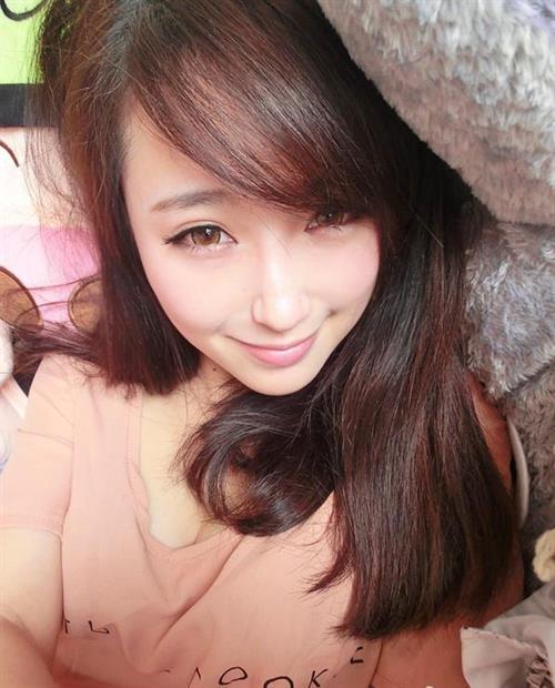 Hua Yi Mo taking a selfie