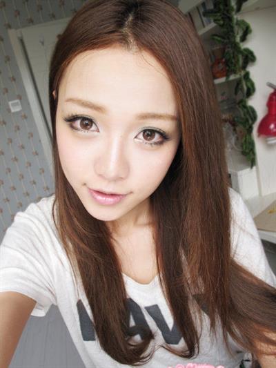 Huang Yi Lin taking a selfie