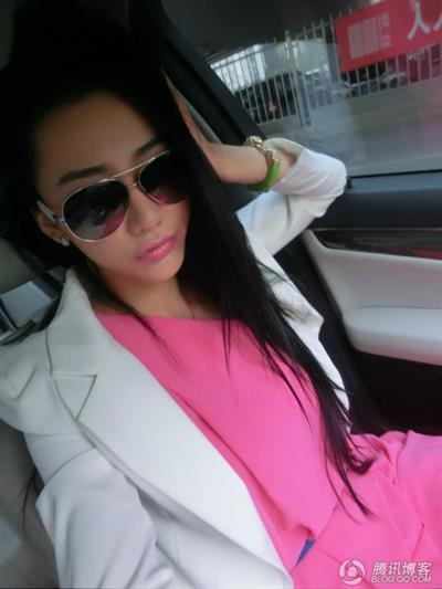 Jin Mei Xin taking a selfie