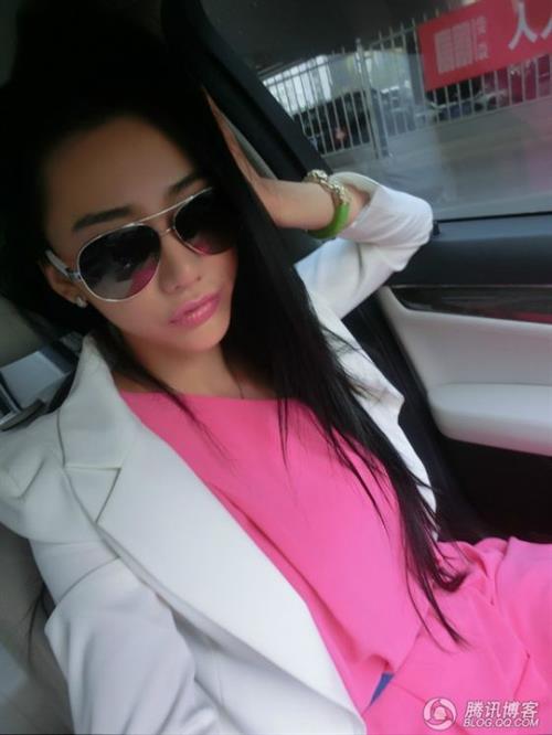 Jin Mei Xin taking a selfie