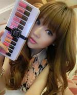 Kingboo taking a selfie