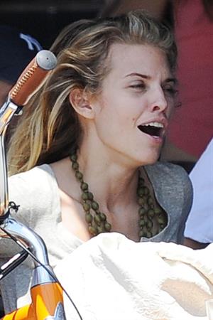 AnnaLynne McCords dress blew up to reveal her underwear in Venice, August 20, 2014