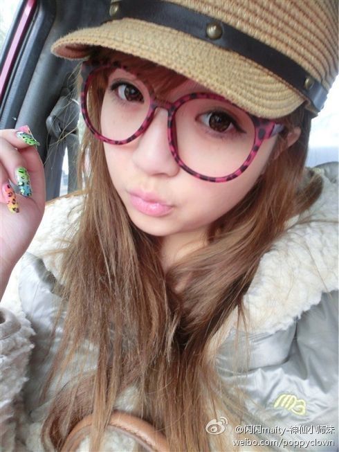 Li Meng Tian taking a selfie