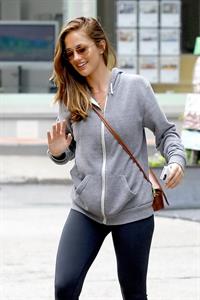 Minka Kelly New York City subway platform 4/5/2012 