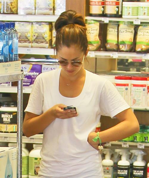 Minka Kelly at Earthbar in West Hollywood 11/9/12