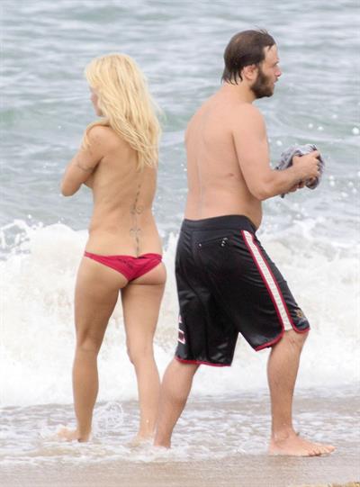 Pamela Anderson Pamela Anderson Going topless at the beach in France 02.10.13
