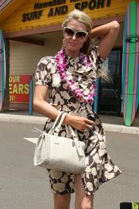 Paris Hilton Shopping with her friend in Hawaii 25.05.13 