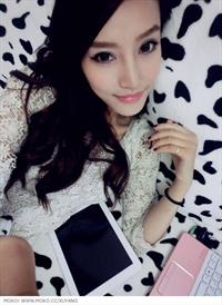 Xu Qian Er taking a selfie