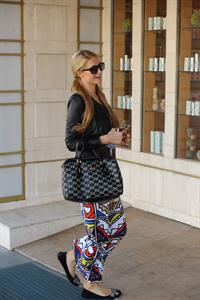 Paris Hilton arrives at Beverly Hills spa September 30, 2013 