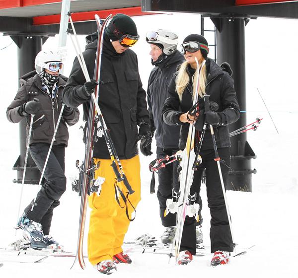 Paris Hilton enjoying a day in the mountains of Aspen December 18, 2012 