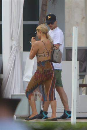 Paris Hilton lunch in Miami December 10-2012  