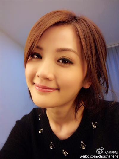 Charlene Choi taking a selfie