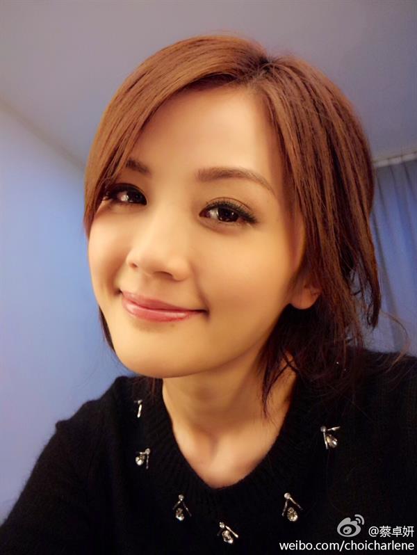 Charlene Choi taking a selfie