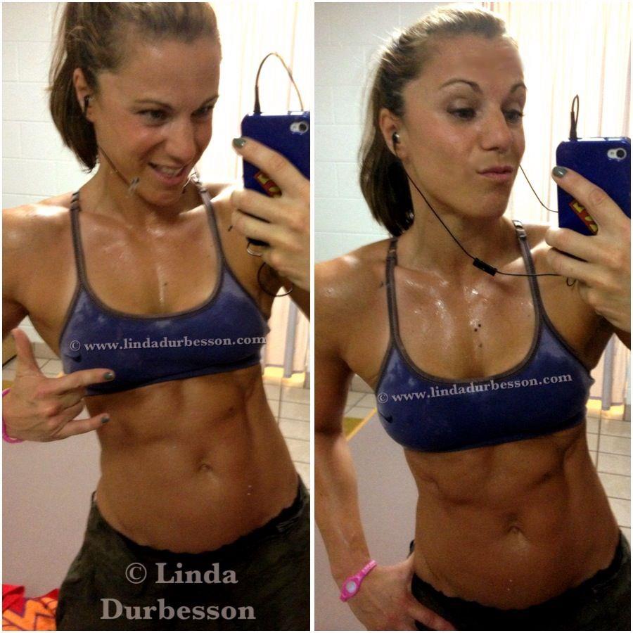 Linda Durbesson in a bikini taking a selfie