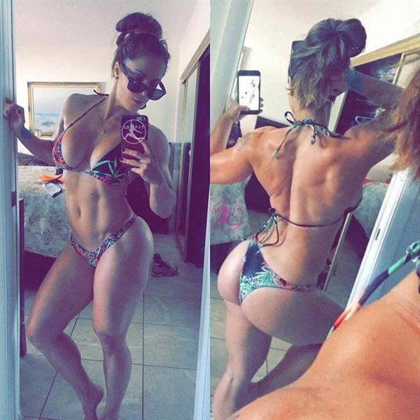 Linda Durbesson in a bikini taking a selfie