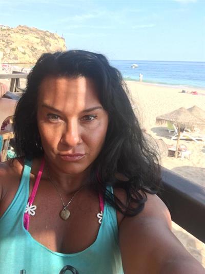 Alina Popa taking a selfie