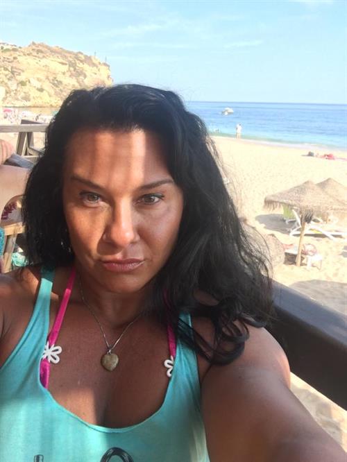 Alina Popa taking a selfie