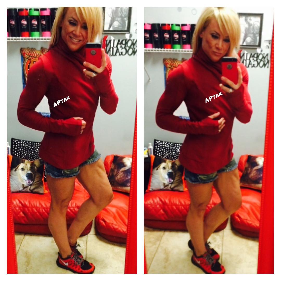 Amanda Michelle Folstad Ptak taking a selfie