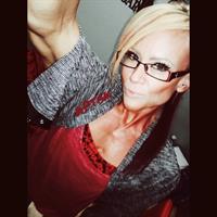 Amanda Michelle Folstad Ptak taking a selfie