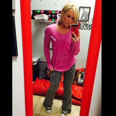 Amanda Michelle Folstad Ptak taking a selfie