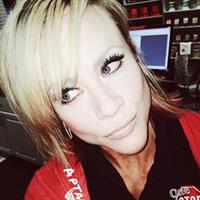 Amanda Michelle Folstad Ptak taking a selfie