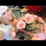 Amanda Michelle Folstad Ptak taking a selfie