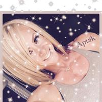 Amanda Michelle Folstad Ptak taking a selfie