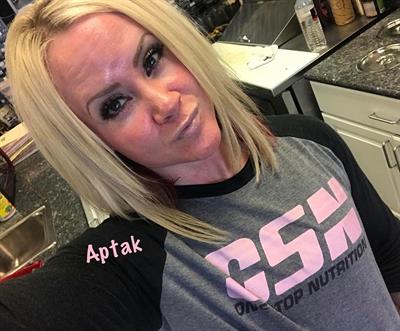 Amanda Michelle Folstad Ptak taking a selfie