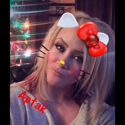 Amanda Michelle Folstad Ptak taking a selfie