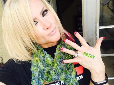 Amanda Michelle Folstad Ptak taking a selfie