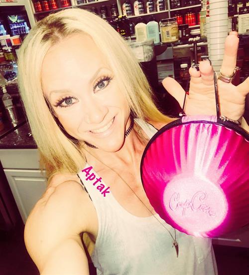 Amanda Michelle Folstad Ptak taking a selfie