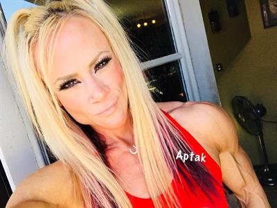 Amanda Michelle Folstad Ptak taking a selfie