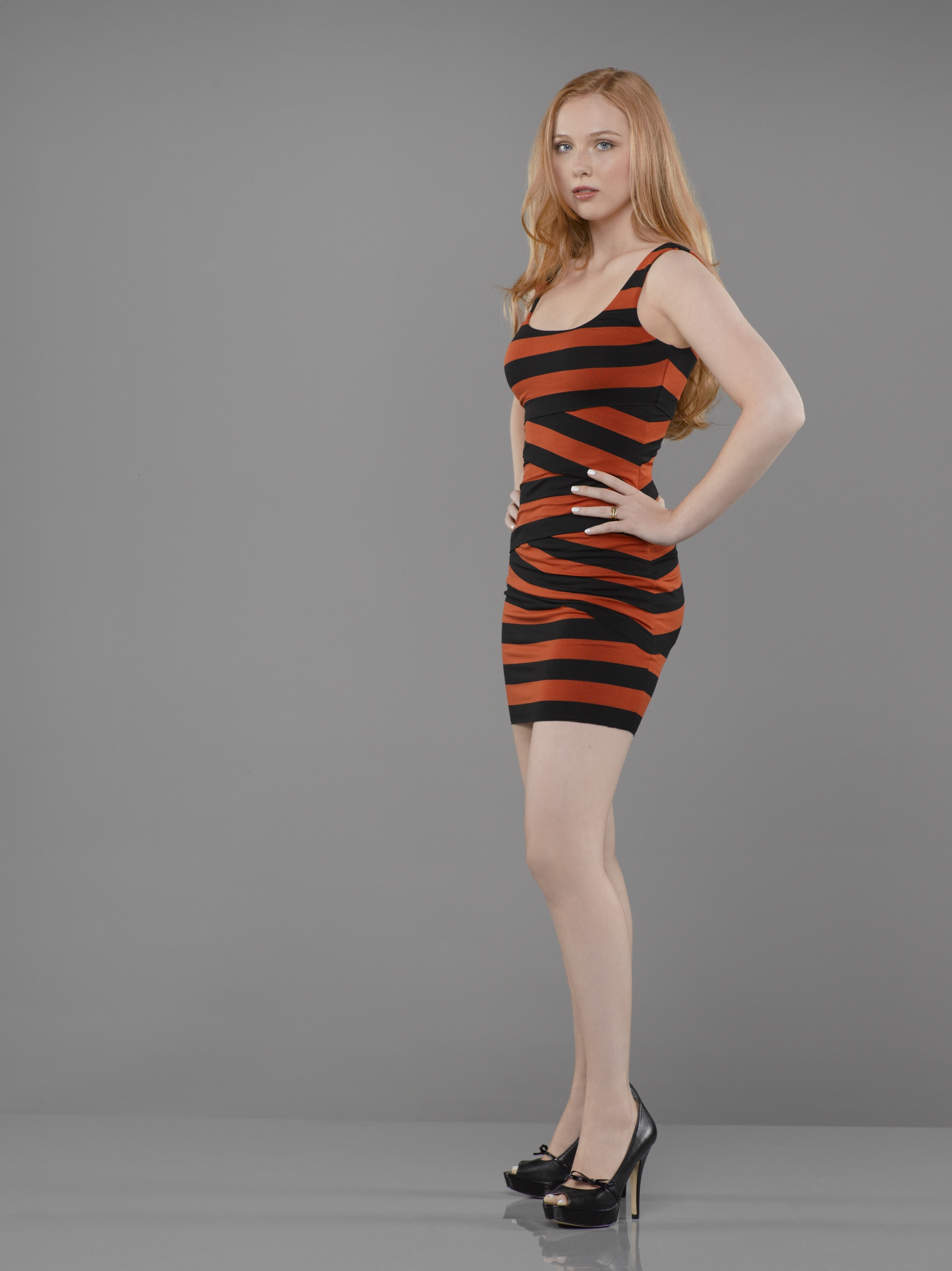 Molly Quinn Pictures. Hotness Rating = 8.98/10