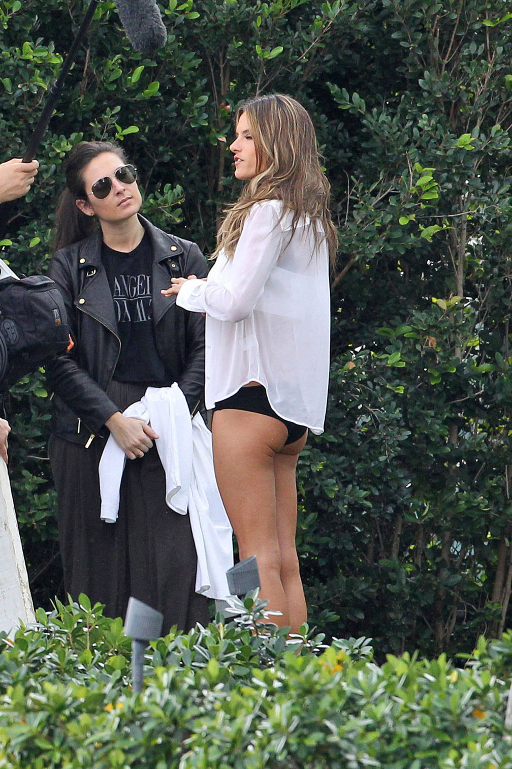Alessandra Ambrosio Victoria's Secret bikini photoshoot candids, Miami, Jan 30, 2014 