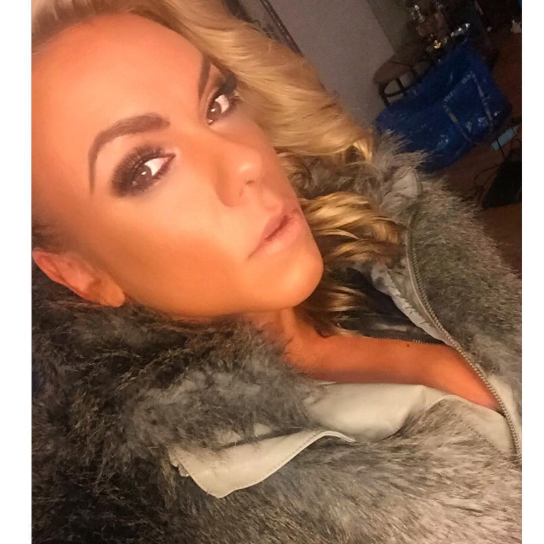 Minna Pajulahti taking a selfie