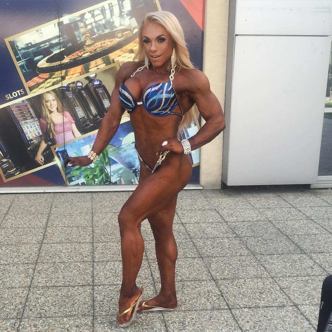 Minna Pajulahti in lingerie