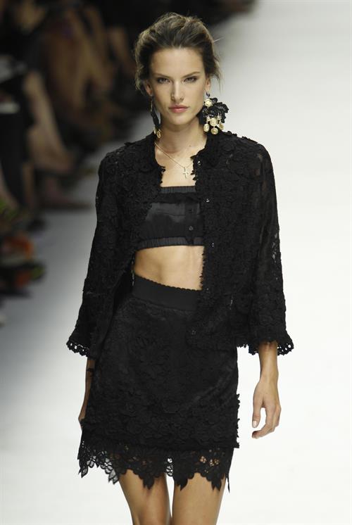 Alessandra Ambrosio Dolce Gabbana 