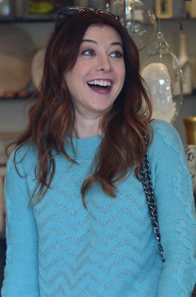 Alyson Hannigan Picks out some gifts at New Stone Age in Los Angeles (January 29, 2014) 