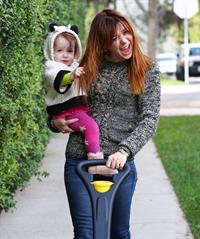 Alyson Hannigan Hangs out with her daughter in Los Angeles (November 22, 2013) 