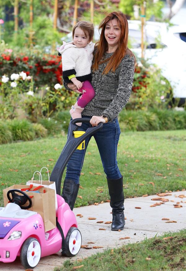 Alyson Hannigan Hangs out with her daughter in Los Angeles (November 22, 2013) 