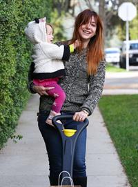 Alyson Hannigan Hangs out with her daughter in Los Angeles (November 22, 2013) 