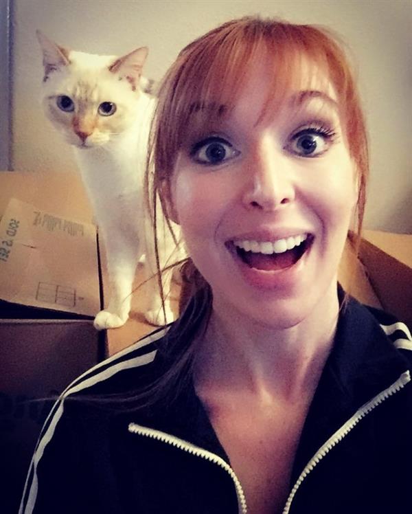 Lisa Foiles taking a selfie